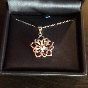 Flower necklace!